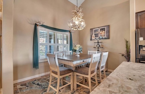 Table Rock Condo | Stunning Penthouse Views of Table Rock-Free Tickets-Ideal Location-High End Decor-Sun Room!