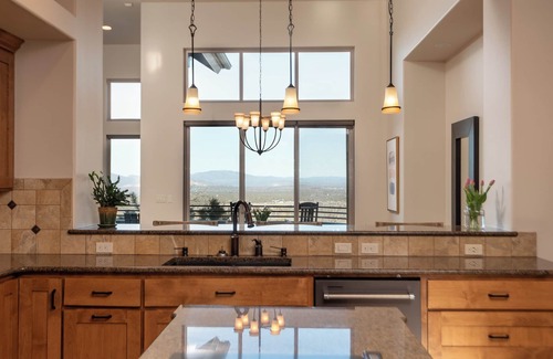 Redmond House | Stunning pet friendly family home in Eagle Crest