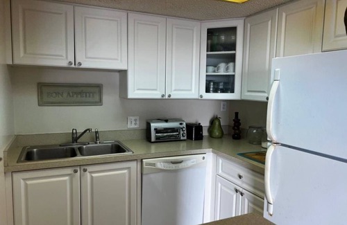 Ormond Shores Estates Condo | Stunning Pool & Ocean View 2/2 Ormond Beach Condominium