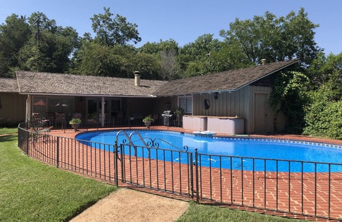 Wichita Falls House | Stunning Poolside Guest House - Historic Morningside