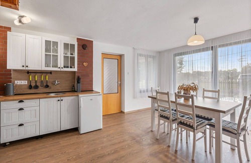 Branzez House | Stunning private villa for 6 guests with WIFI, balcony and pets allowed