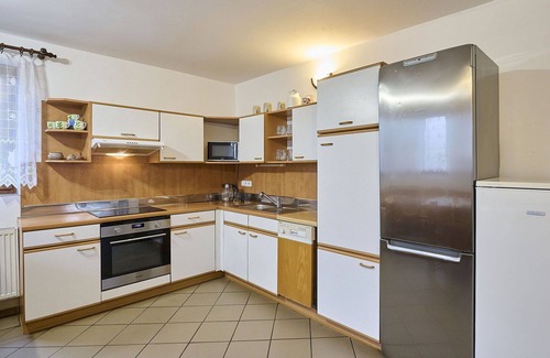 Korenov House | Stunning private villa for 20 people with WIFI, private pool, TV, terrace and pets allowed