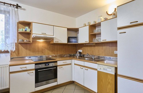 Korenov House | Stunning private villa for 20 people with WIFI, private pool, TV, terrace and pets allowed