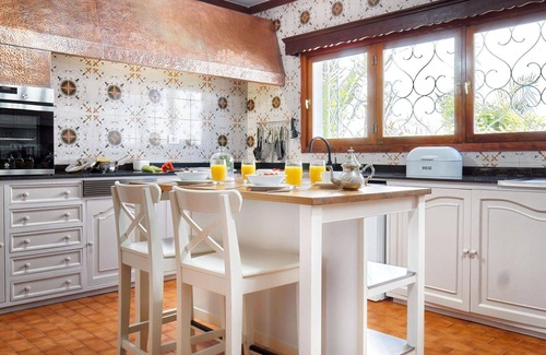 Tafira House | Stunning private villa for 10 guests with A/C, private pool, WIFI, TV, patio and pets allowed