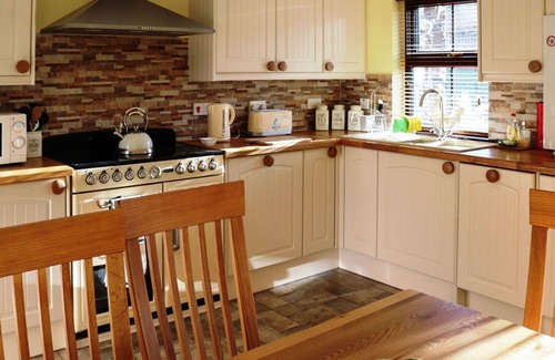 Uig House | Stunning private villa for 6 guests with WIFI and TV