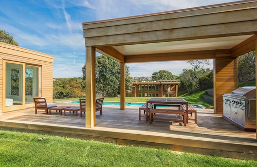 Montauk House | Stunning, private two acre bayfront property on Culloden Point.