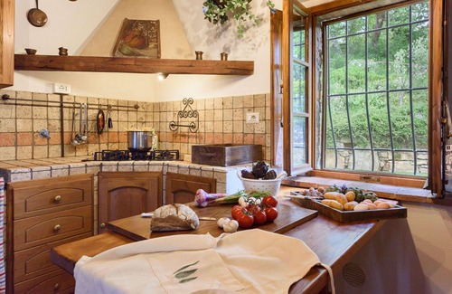Castellina in Chianti Villa | Stunning private villa for 16 guests with private pool, WIFI, A/C, TV and veranda, close to Siena