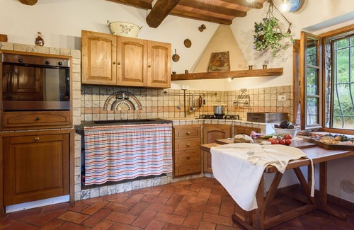 Castellina in Chianti Villa | Stunning private villa for 16 guests with private pool, WIFI, A/C, TV and veranda, close to Siena