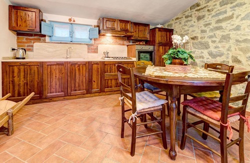 Fratticciola Villa | Stunning private villa with private pool, WIFI, hot tub, A/C and panoramic view, close to Cortona