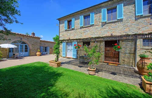 Fratticciola Villa | Stunning private villa with private pool, WIFI, hot tub, A/C and panoramic view, close to Cortona