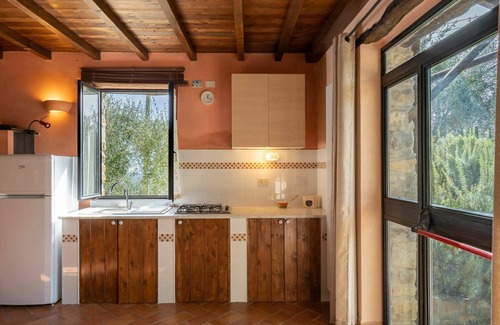 Villa Viani House | Stunning private villa for 8 people with WIFI, terrace, pets allowed and parking