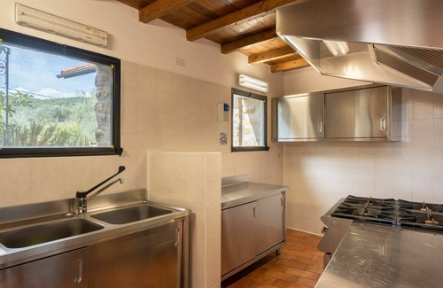 Villa Viani House | Stunning private villa for 8 people with WIFI, terrace, pets allowed and parking