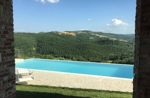 San Venanzo Villa | Stunning private villa for 8 people with WIFI, private pool, TV and panoramic view