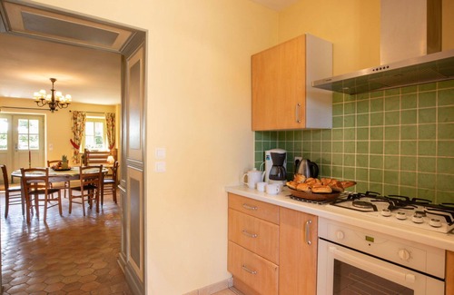 La Tagniere House | Stunning private villa for 8 people with WIFI, pool, TV, patio, pets allowed and parking