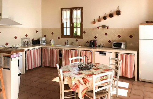 Lalandusse Villa | Stunning private villa for 8 guests with private pool, WIFI, A/C, TV, terrace and pets allowed