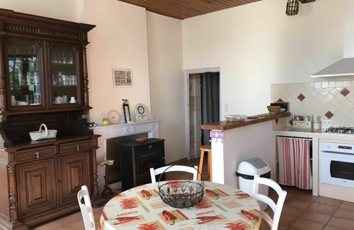 Lalandusse Villa | Stunning private villa for 8 guests with private pool, WIFI, A/C, TV, terrace and pets allowed