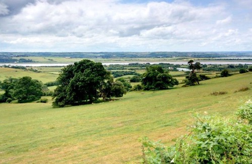 Barnstaple House | Stunning private villa with WIFI, pool, TV, patio, pets allowed, panoramic view and parking
