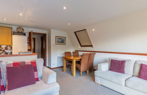 South Laggan House | Stunning private villa for 4 guests with hot tub, WIFI, TV, terrace, pets allowed and panoramic .