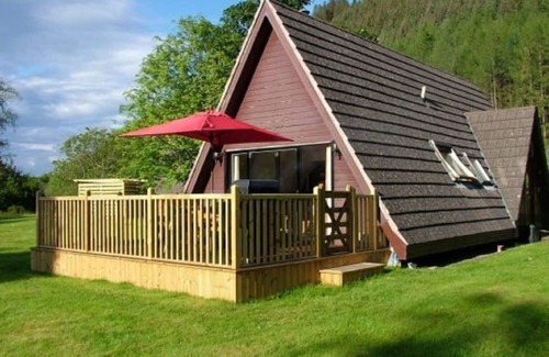 South Laggan House | Stunning private villa for 6 people with WIFI, TV, terrace, pets allowed and panoramic view
