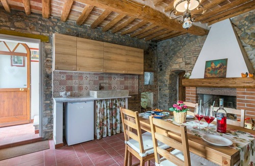 Santa Luce House | Stunning private villa for 6 guests with WIFI, A/C, TV and patio