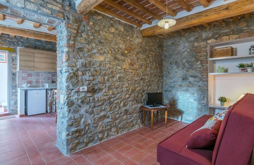 Santa Luce House | Stunning private villa for 6 guests with WIFI, A/C, TV and patio