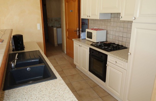 Grillon House | Stunning private villa for 4 guests with TV, patio, pets allowed and parking