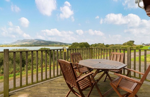Kinross House | Stunning private villa for 4 people with WIFI, TV, balcony, pets allowed and parking