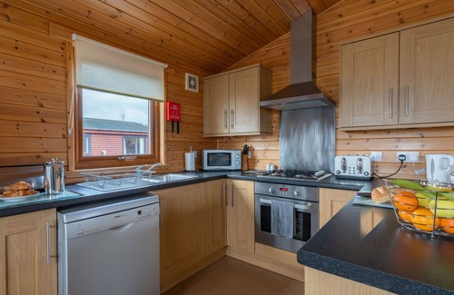 Kinross House | Stunning private villa for 6 guests with WIFI, TV, balcony and pets allowed