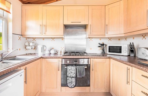 Kinross House | Stunning private villa for 4 guests with WIFI, TV, balcony and pets allowed