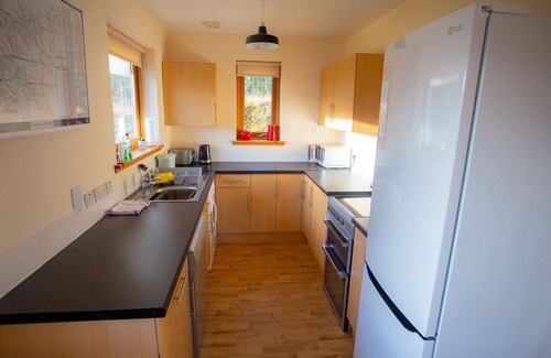 East Lewiston House | Stunning private villa for 7 people with WIFI, TV, patio and pets allowed