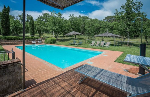 Bucine Villa | Stunning private villa for 20 guests with WIFI, private pool, patio, pets allowed and panoramic .