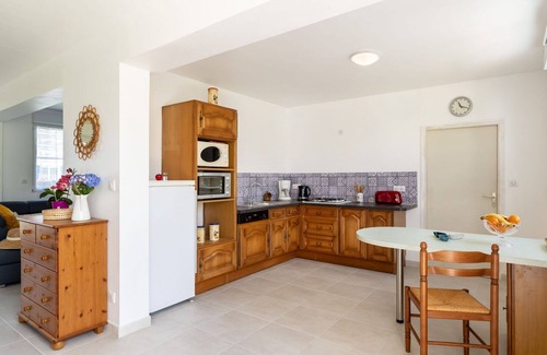 Matignon House | Stunning private villa for 4 people with TV, terrace, pets allowed and parking
