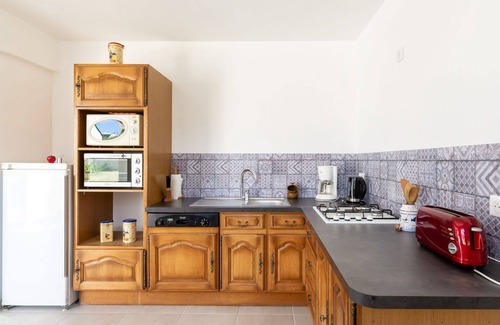Matignon House | Stunning private villa for 4 people with TV, terrace, pets allowed and parking