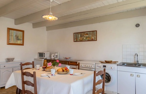 Plogoff House | Stunning private villa for 5 people with TV, terrace, pets allowed and panoramic view