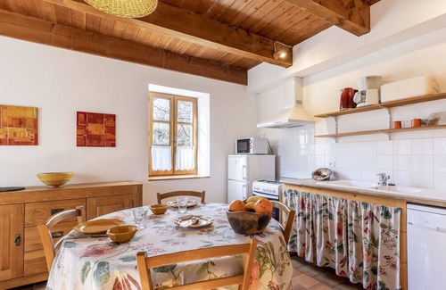 Verfeuil House | Stunning private villa for 4 guests with terrace and pets allowed