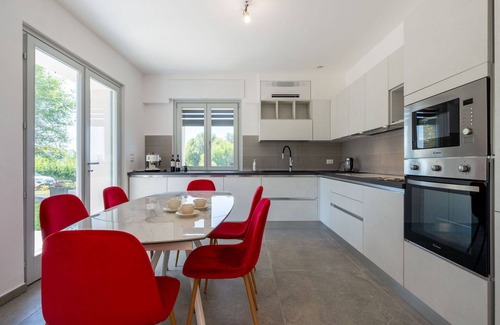 Soglio Villa | Stunning private villa for 8 guests with WIFI, A/C, hot tub, TV, terrace and panoramic view