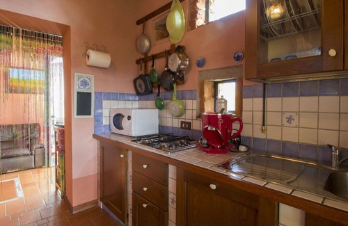 Laterina Villa | Stunning private villa for 4 guests with WIFI, pool, TV, patio and pets allowed, close to Arezzo