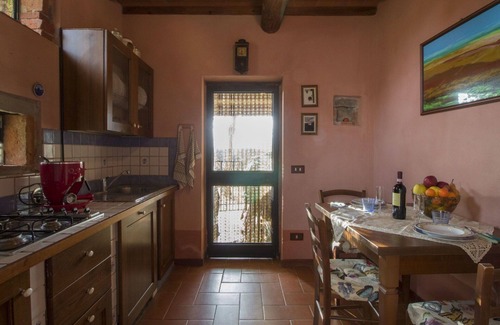 Laterina Villa | Stunning private villa for 4 guests with WIFI, pool, TV, patio and pets allowed, close to Arezzo