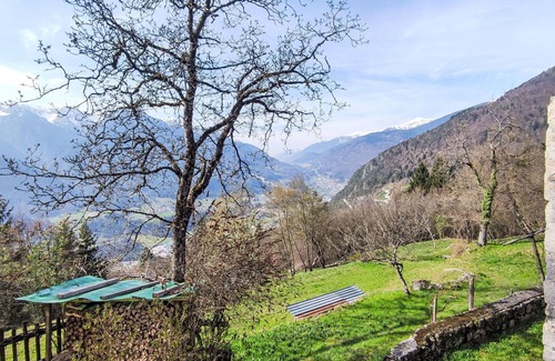 Preore House | Stunning private villa for 6 people with TV, patio, pets allowed and panoramic view