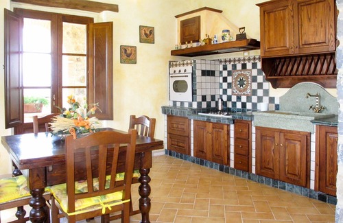 Seggiano House | Stunning private villa with WIFI, hot tub, private pool, TV, patio, pets allowed and panoramic v.