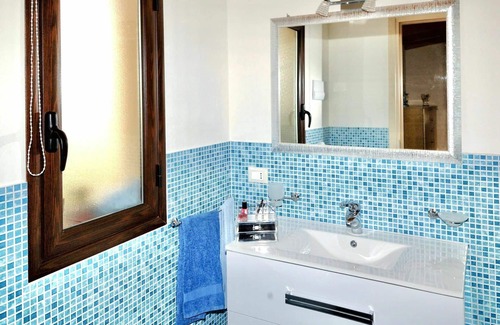 Trappeto Villa | Stunning private villa for 6 people with WIFI, private pool, A/C, TV, patio and parking