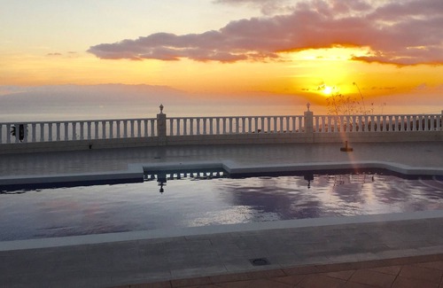 Adeje Villa | Stunning Private Villa -12m Pool with Jacuzzi, & Wave Jet - Amazing Views