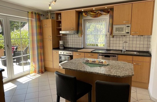 Schorndorf House | Stunning private villa for 8 people with WIFI, TV, patio and parking