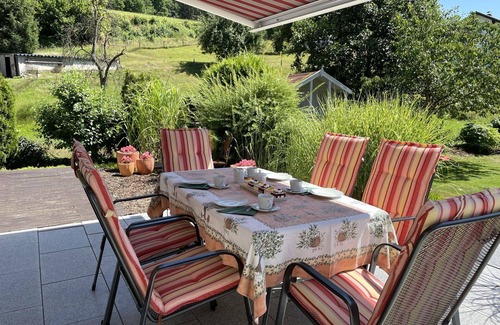 Schorndorf House | Stunning private villa for 8 people with WIFI, TV, patio and parking
