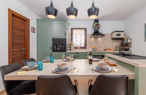 Sveti Ivan Dobrinjski House | Stunning private villa for 6 people with A/C, private pool, WIFI, TV, terrace and pets allowed