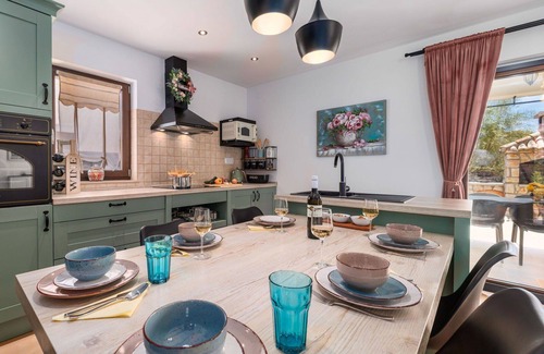 Sveti Ivan Dobrinjski House | Stunning private villa for 6 people with A/C, private pool, WIFI, TV, terrace and pets allowed