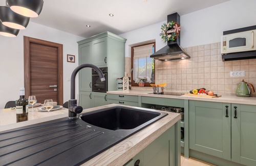 Sveti Ivan Dobrinjski House | Stunning private villa for 6 people with A/C, private pool, WIFI, TV, terrace and pets allowed