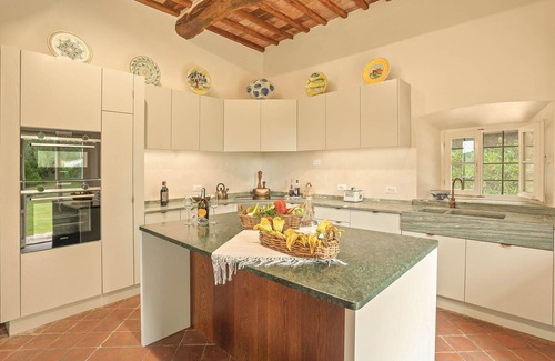 Palaia Villa | Stunning private villa for 14 guests with WIFI, private pool, A/C, TV, patio and panoramic view