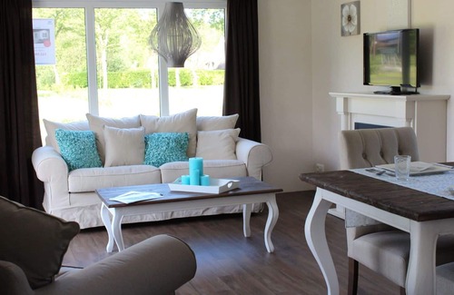 Susteren House | Stunning private villa for 4 guests with WIFI, pool, TV and terrace