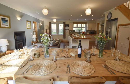 Lerags Villa | Stunning private villa for 10 people with TV, patio, pets allowed and panoramic view
